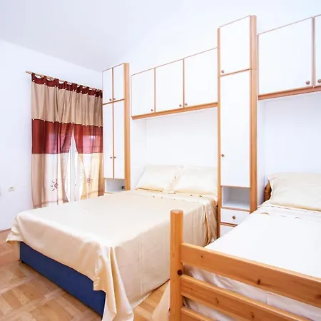 Holiday House Castell Andreis * Jadrtovac