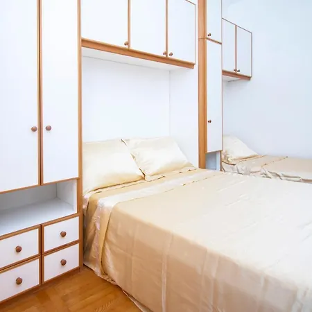 Holiday House Castell Andreis Jadrtovac